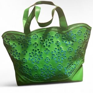 Nine & CO. Green Floral Cutout Tote Bag with Blue Underlay